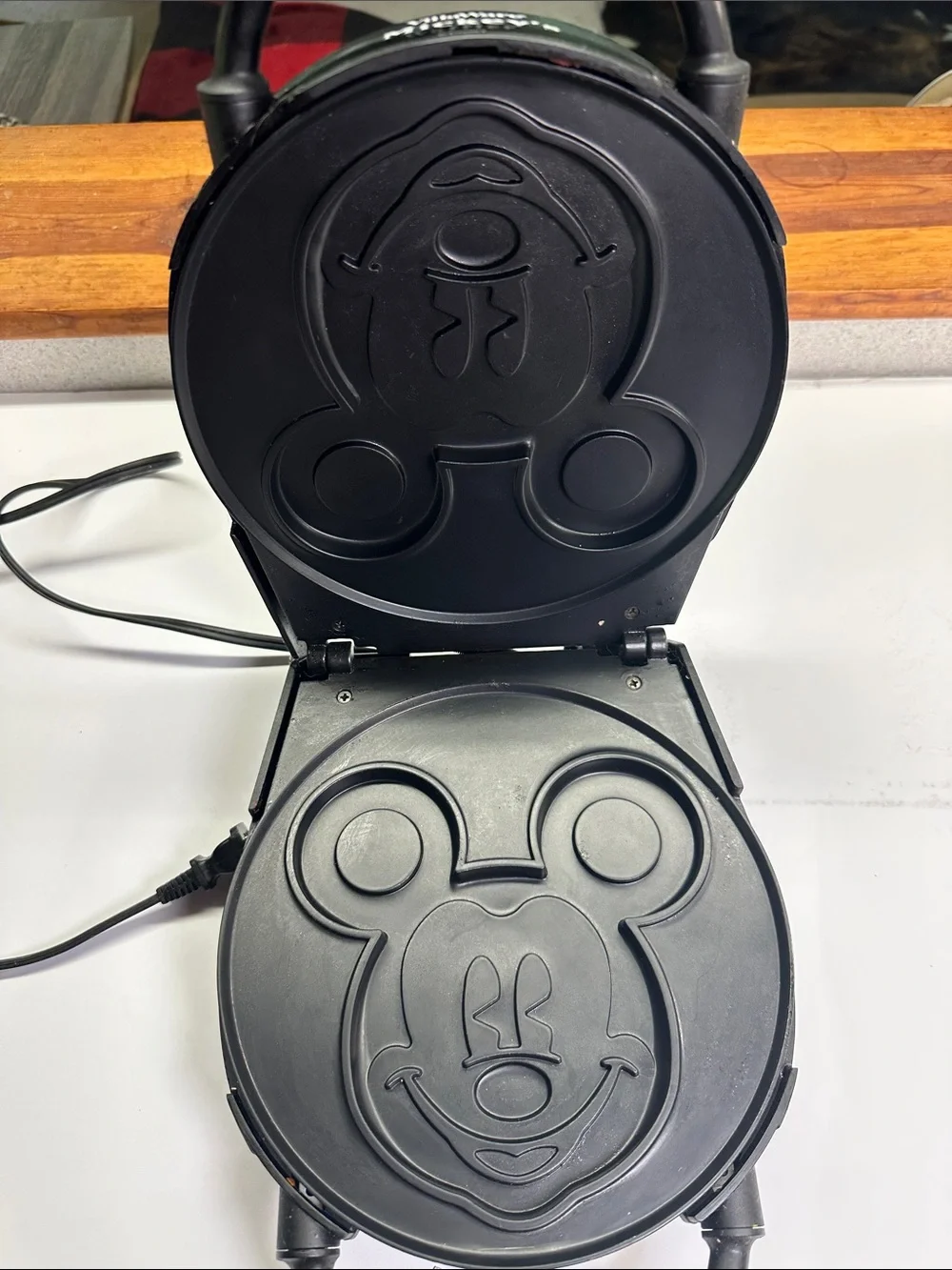 VillaWare Mickey's Single Waffler, Chrome Breakfast Waffle Maker Cosmetic Damage
